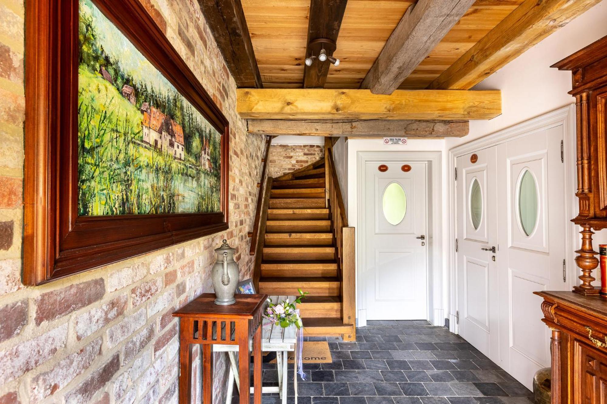 Gosciniec Pod Zajacem Bed & Breakfast Olesnica  Ngoại thất bức ảnh