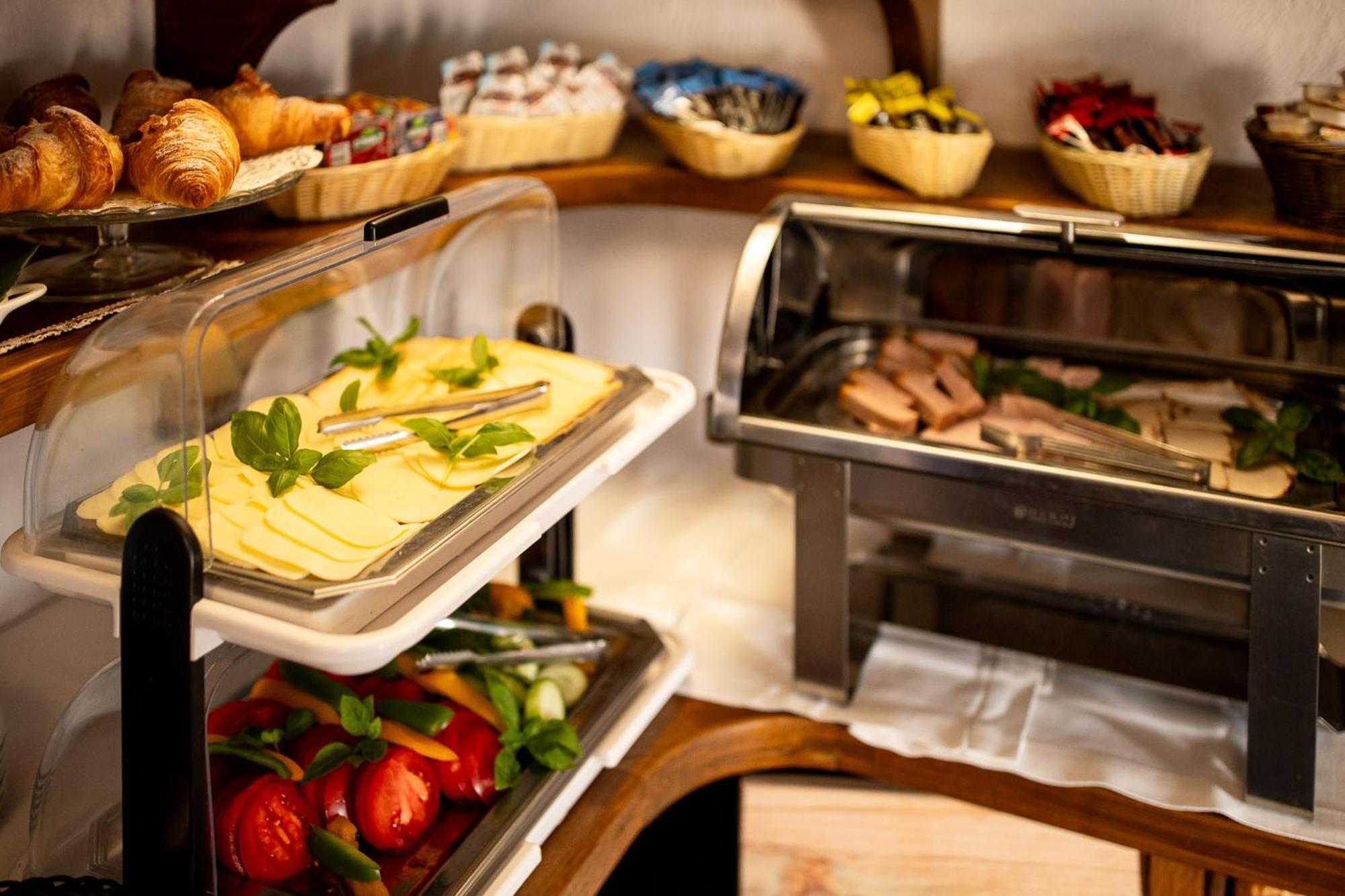 Gosciniec Pod Zajacem Bed & Breakfast Olesnica  Ngoại thất bức ảnh