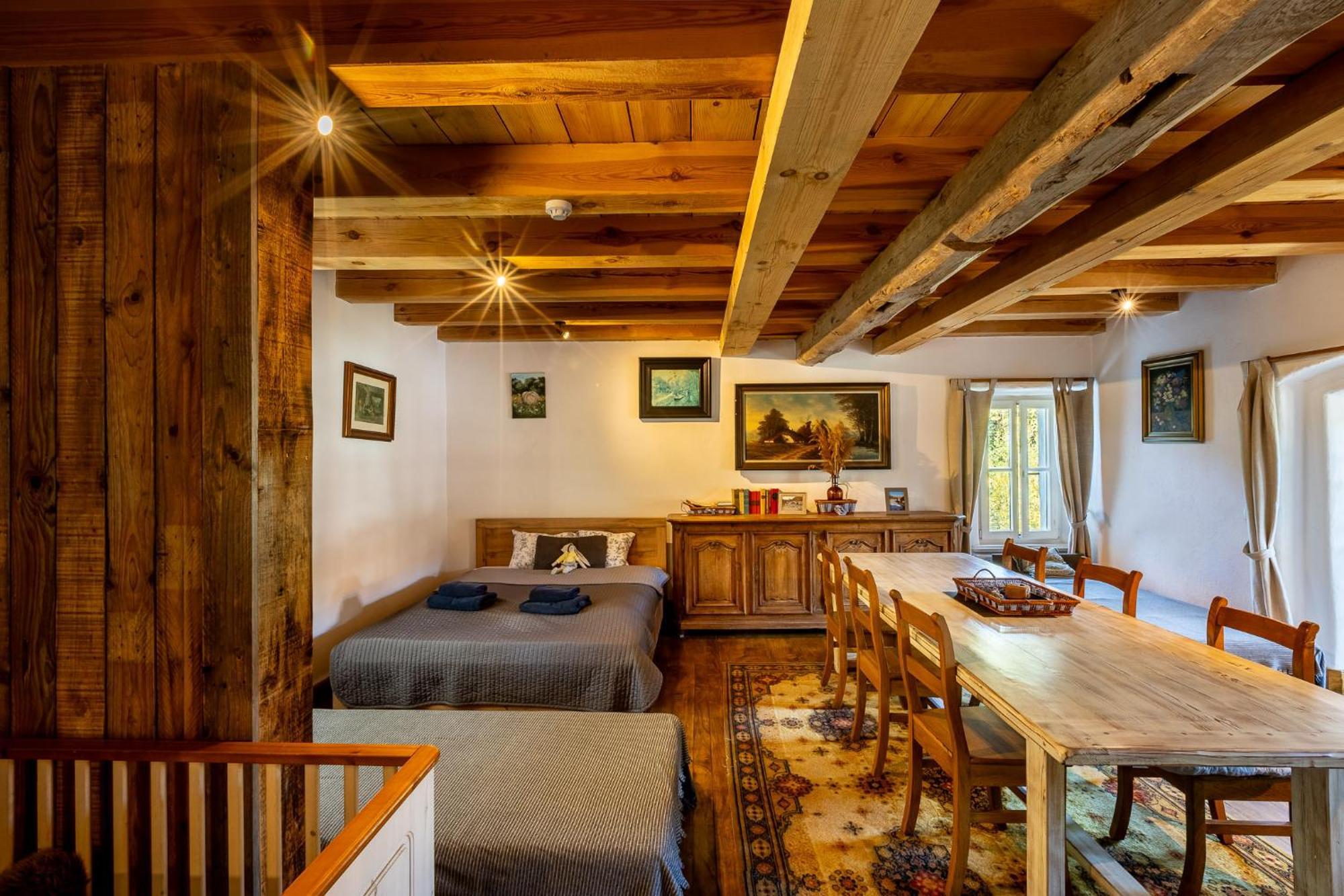 Gosciniec Pod Zajacem Bed & Breakfast Olesnica  Ngoại thất bức ảnh