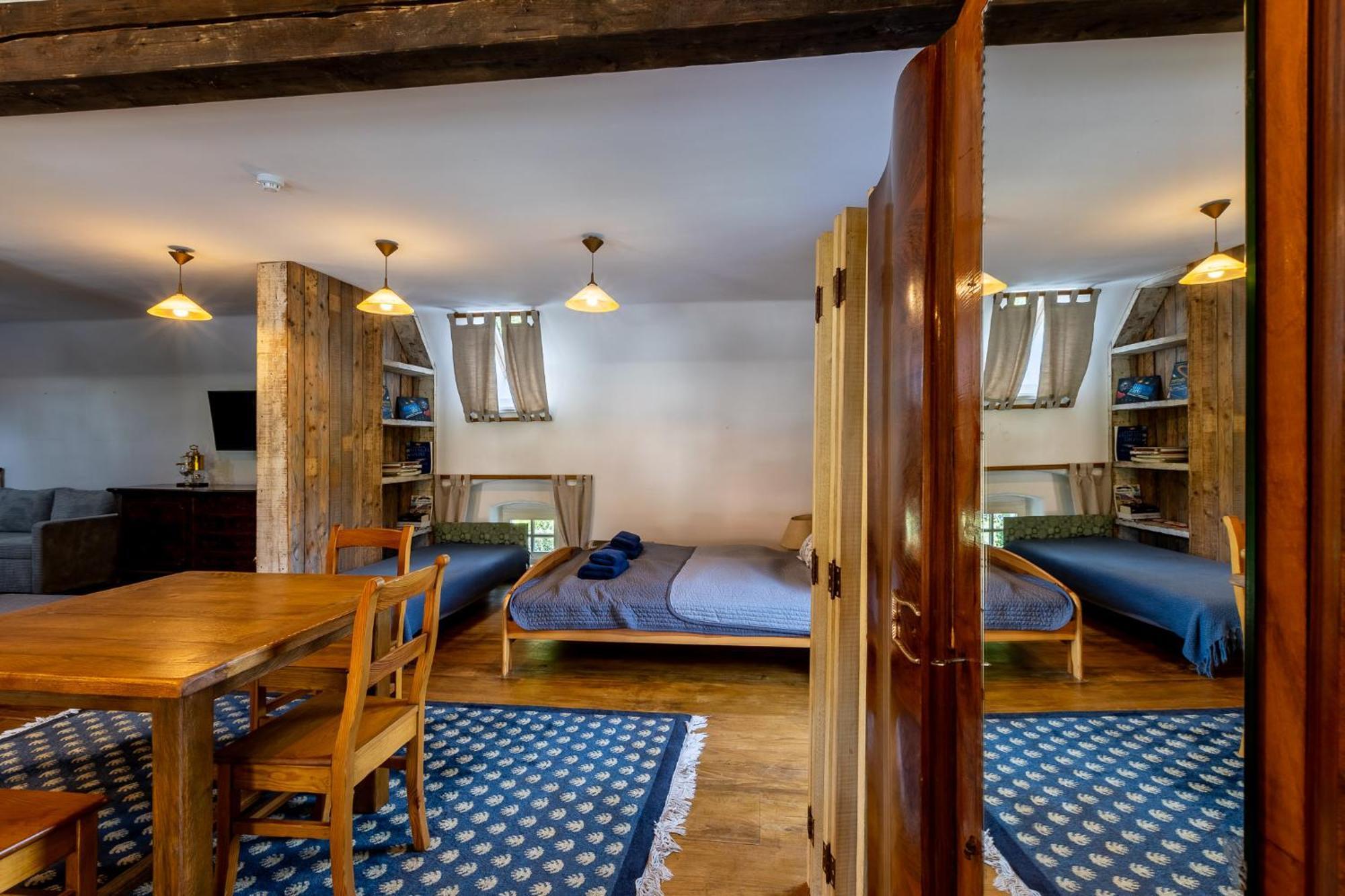 Gosciniec Pod Zajacem Bed & Breakfast Olesnica  Ngoại thất bức ảnh