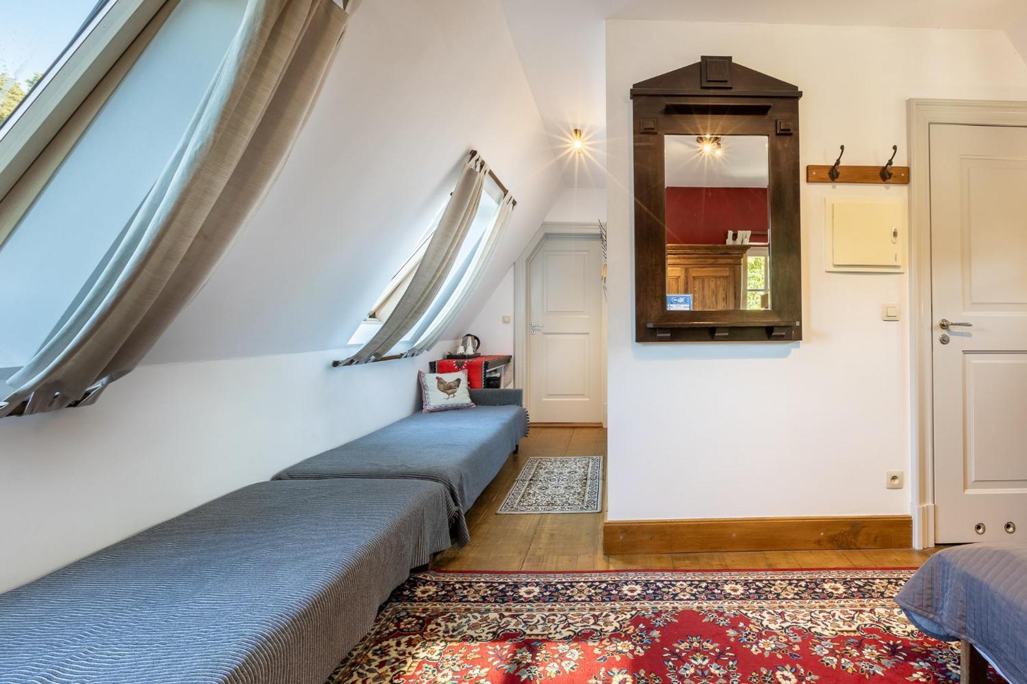 Gosciniec Pod Zajacem Bed & Breakfast Olesnica  Ngoại thất bức ảnh