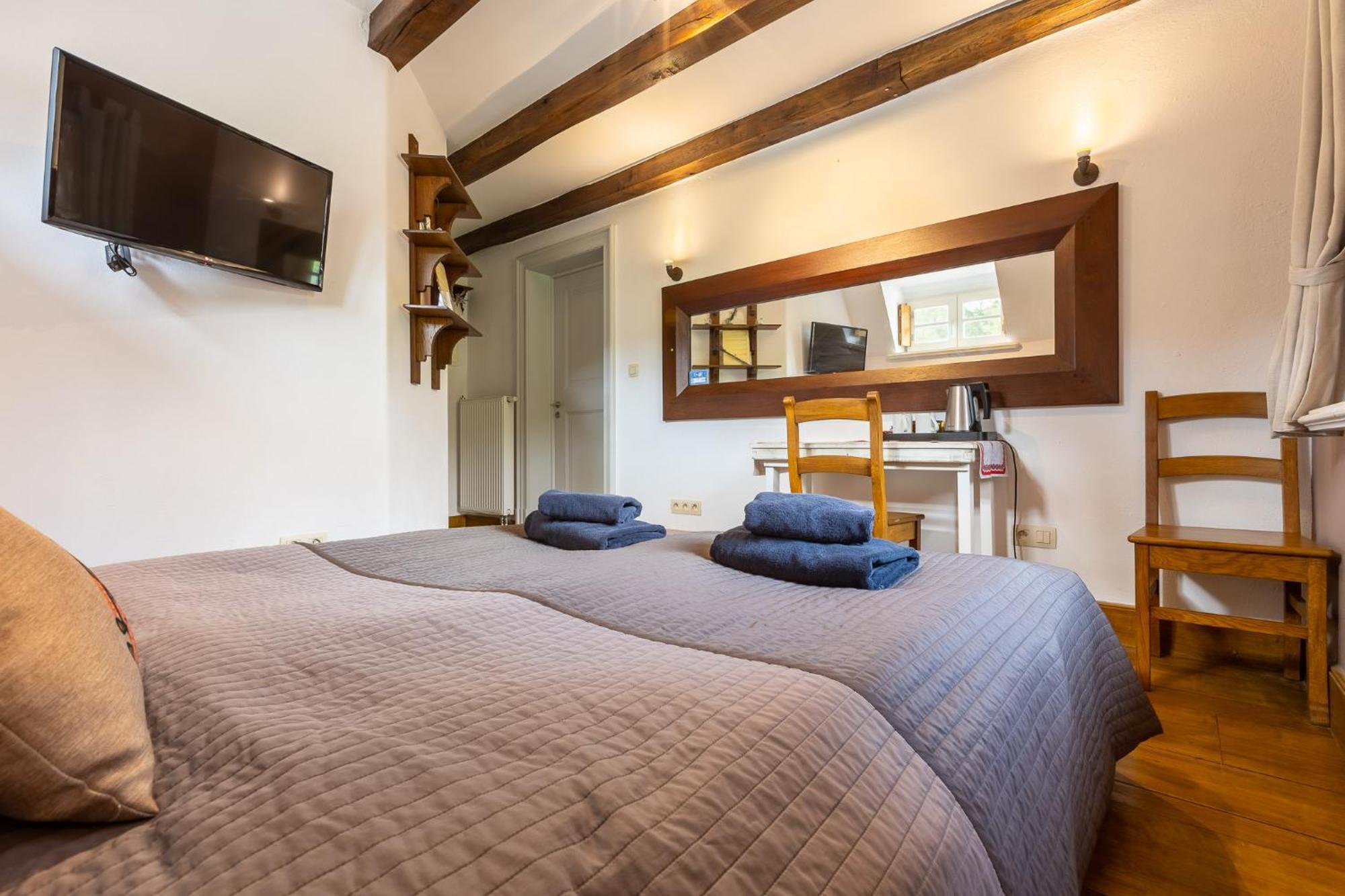 Gosciniec Pod Zajacem Bed & Breakfast Olesnica  Ngoại thất bức ảnh