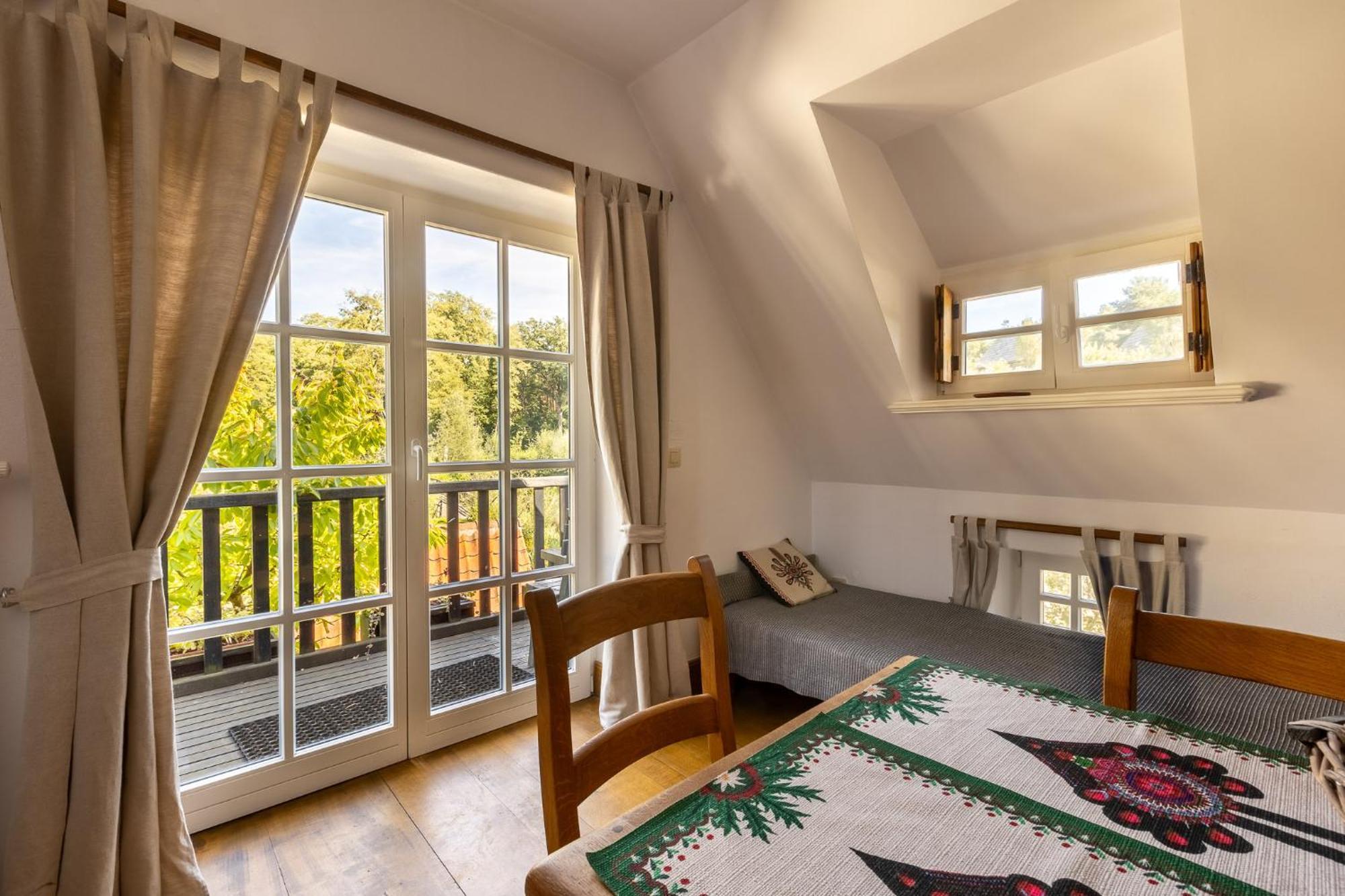 Gosciniec Pod Zajacem Bed & Breakfast Olesnica  Ngoại thất bức ảnh