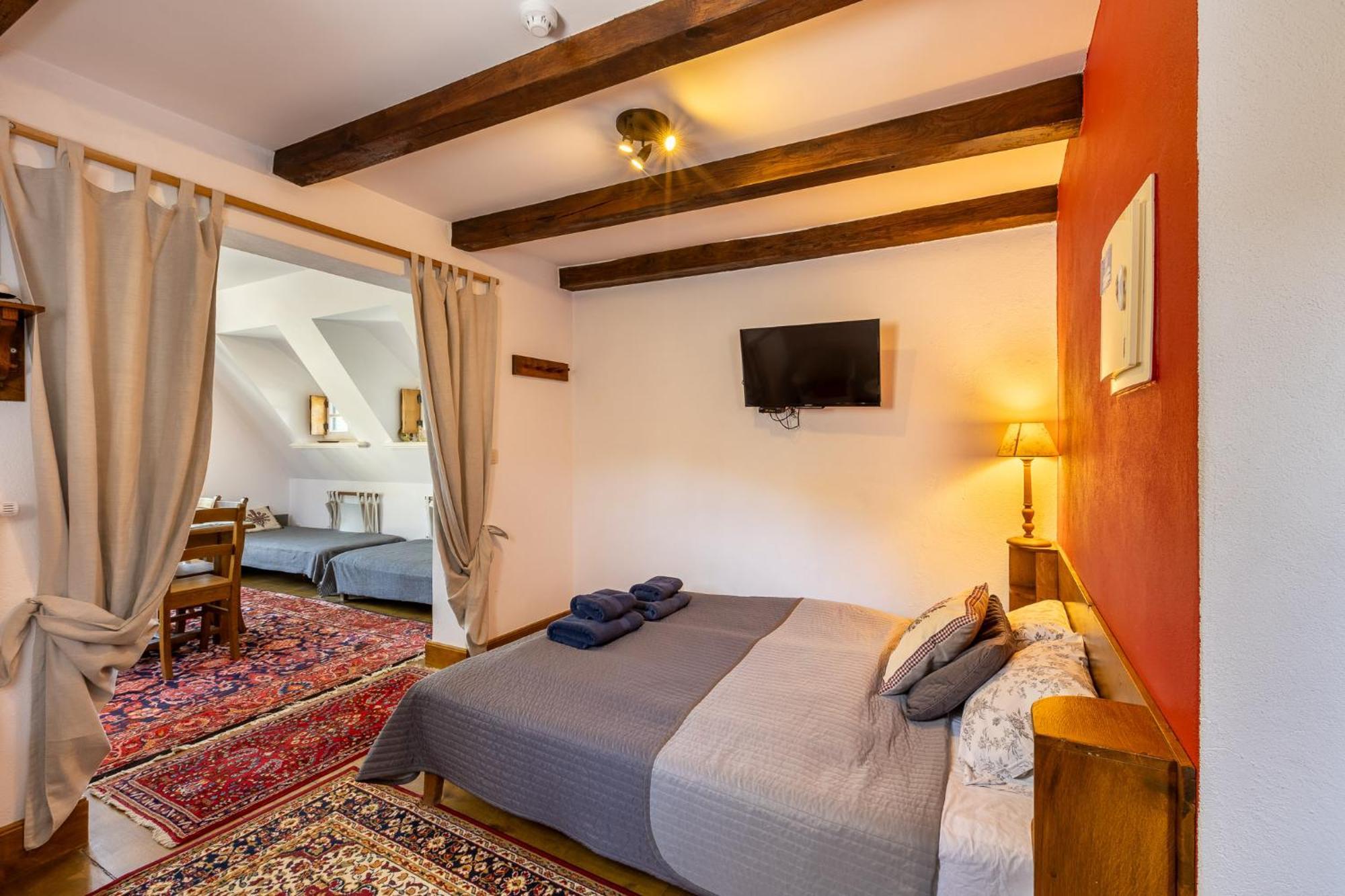Gosciniec Pod Zajacem Bed & Breakfast Olesnica  Ngoại thất bức ảnh