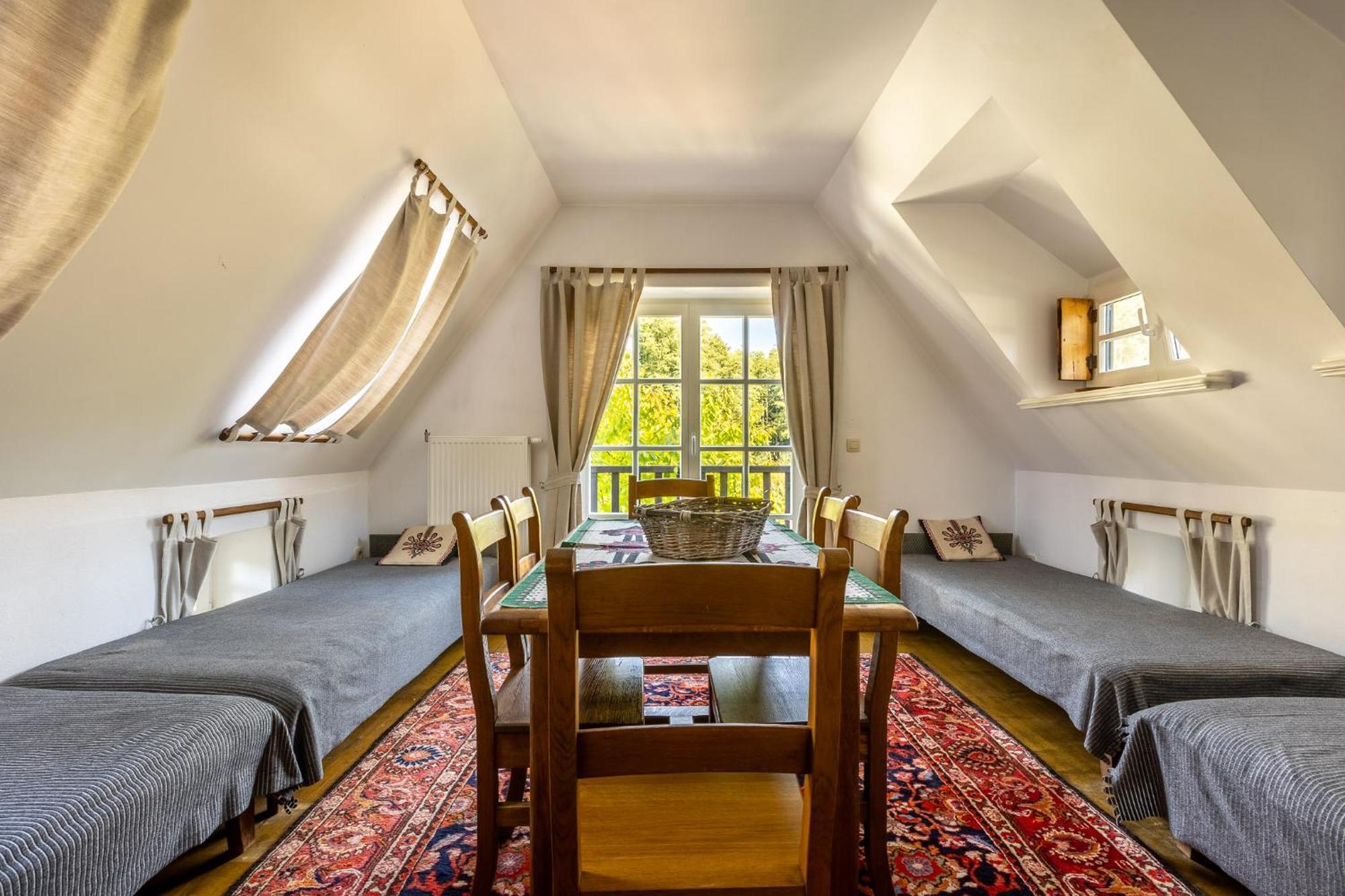 Gosciniec Pod Zajacem Bed & Breakfast Olesnica  Ngoại thất bức ảnh