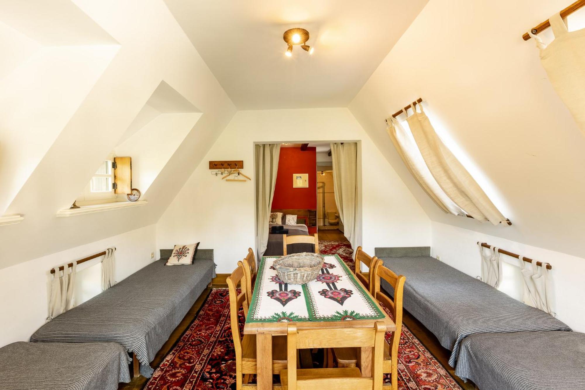Gosciniec Pod Zajacem Bed & Breakfast Olesnica  Ngoại thất bức ảnh