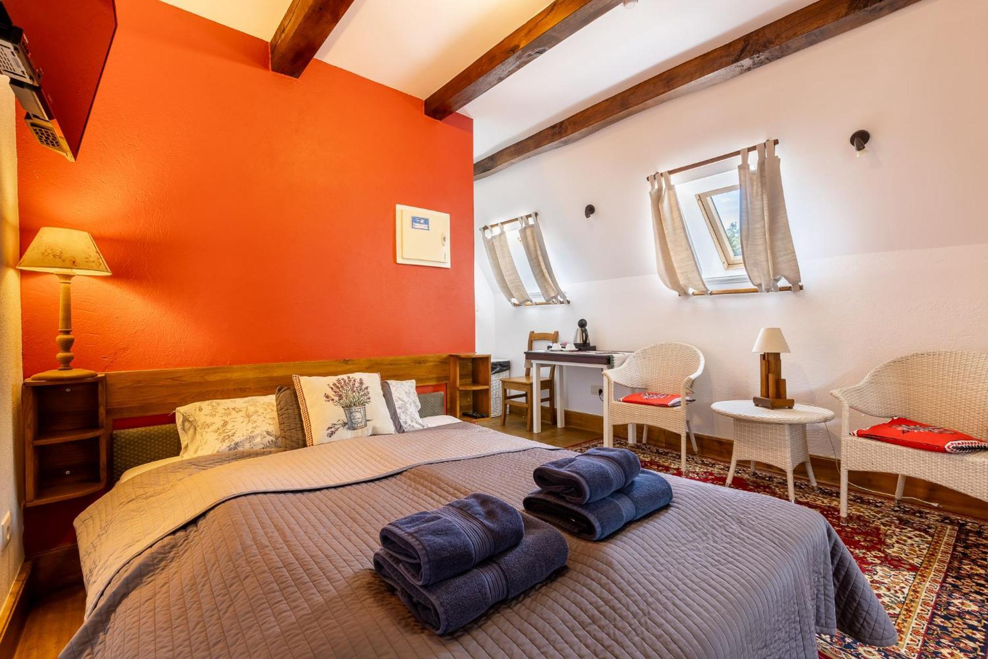 Gosciniec Pod Zajacem Bed & Breakfast Olesnica  Ngoại thất bức ảnh