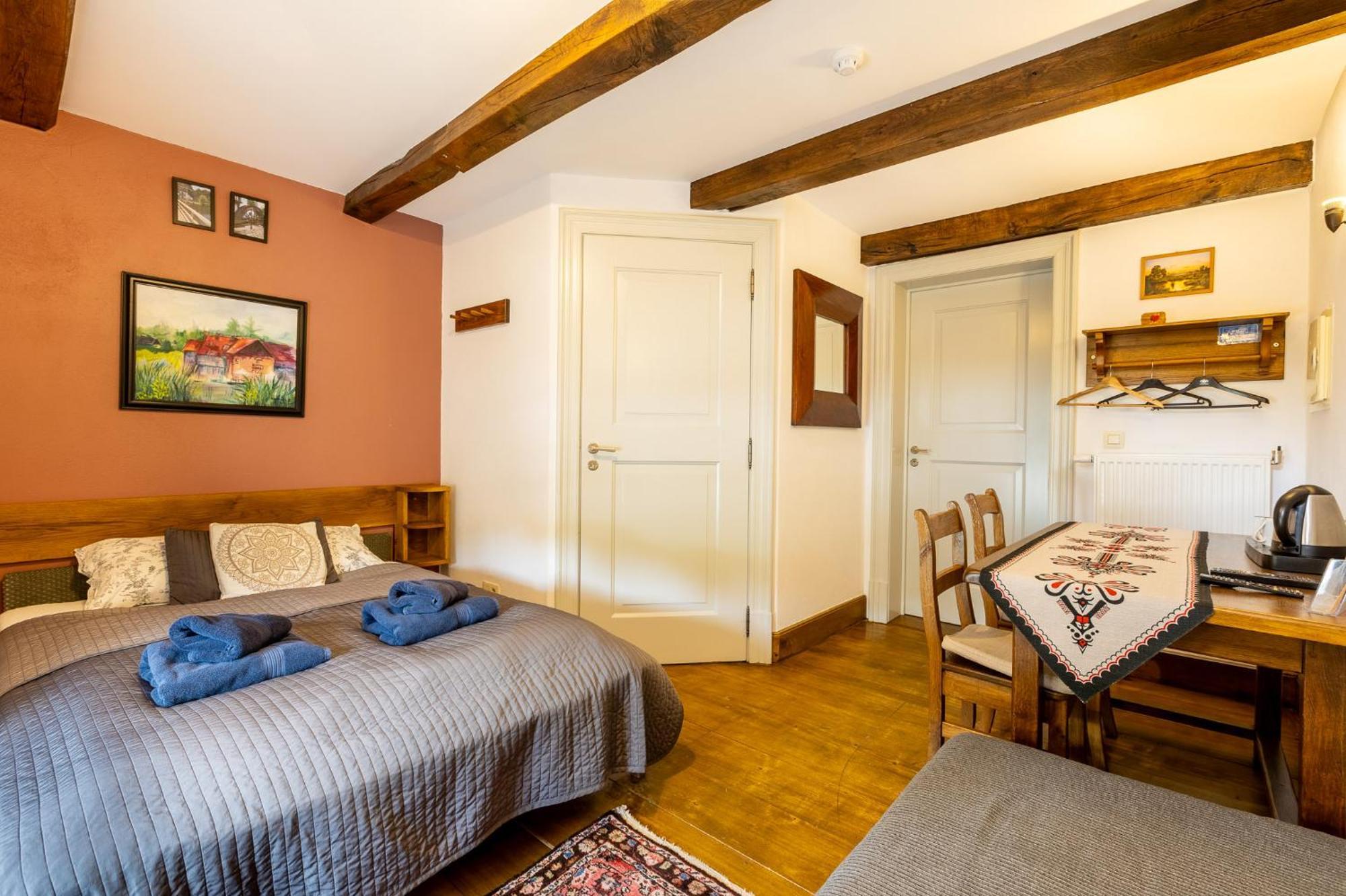Gosciniec Pod Zajacem Bed & Breakfast Olesnica  Ngoại thất bức ảnh